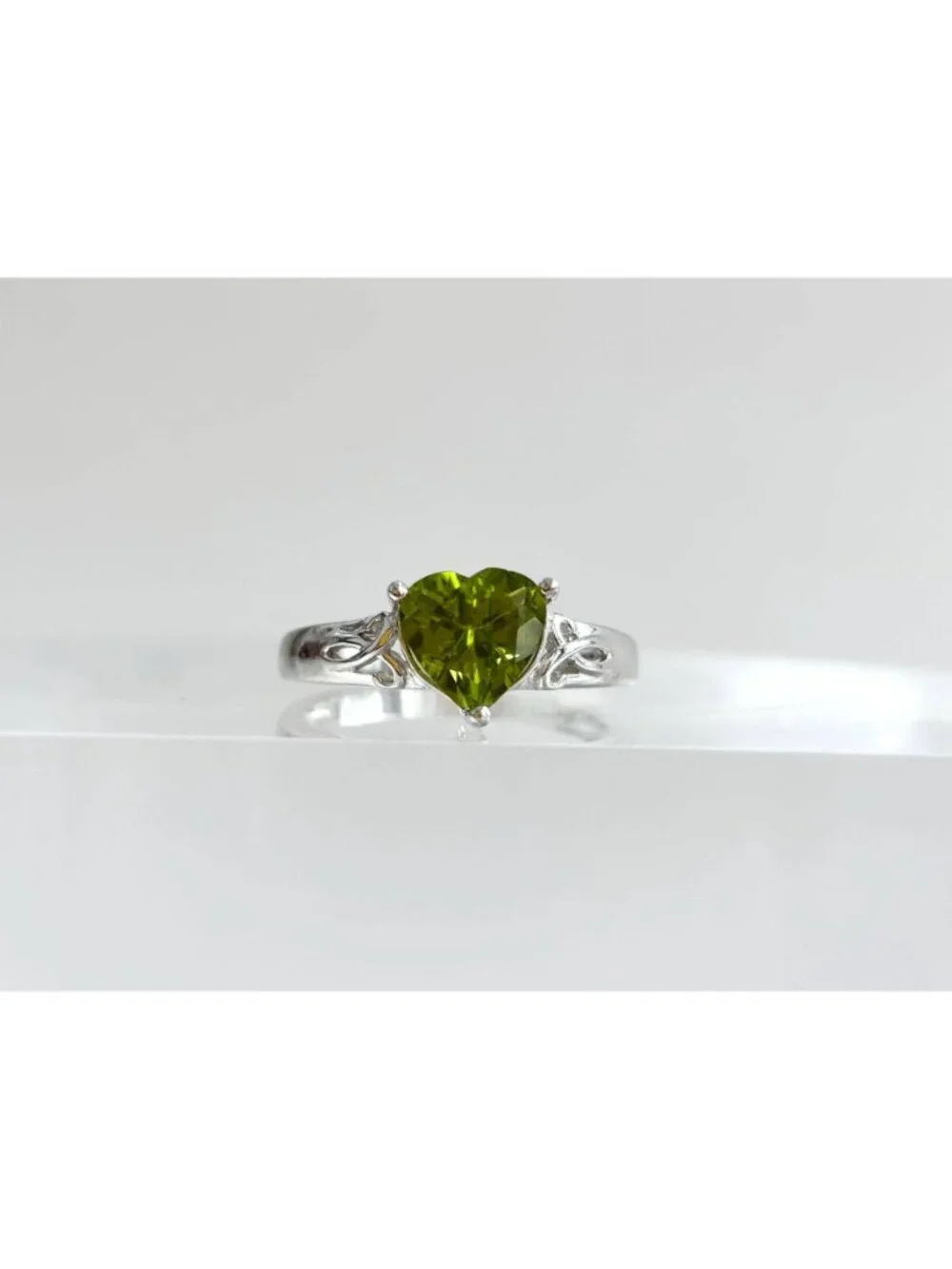 Heart Shaped Cutout Shank Peridot Sterling Silver 925 Vintage Ring - sz 7.75